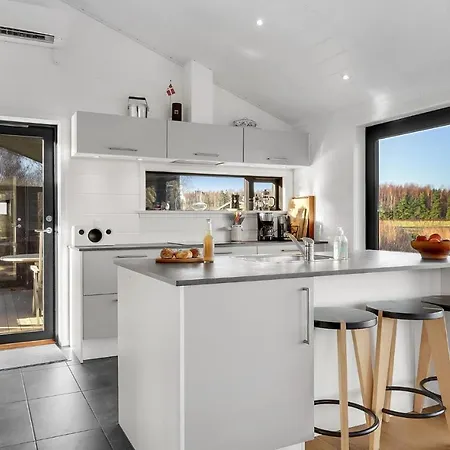 4 Bedroom Cozy In Holiday home *