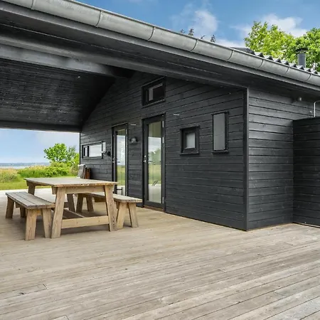 4 Bedroom Cozy In Juelsminde