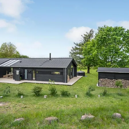 4 Bedroom Cozy In Holiday home *