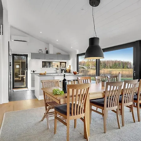 4 Bedroom Cozy In Holiday home *