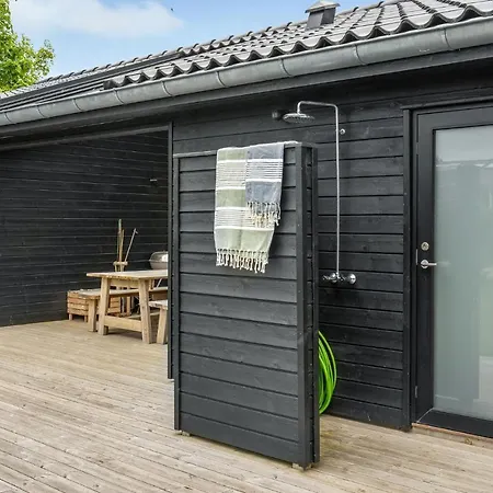 4 Bedroom Cozy In * Juelsminde