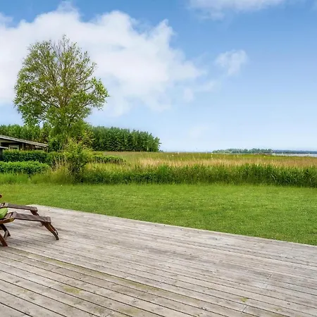 4 Bedroom Cozy In Holiday home *