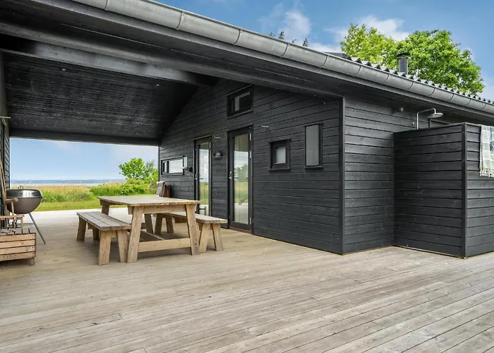 4 Bedroom Cozy In Juelsminde