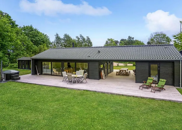 4 Bedroom Cozy In Nyaraló Juelsminde