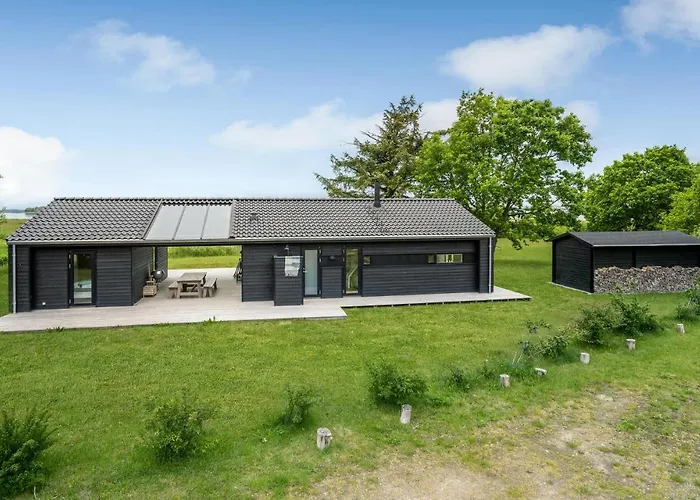 4 Bedroom Cozy In * Juelsminde